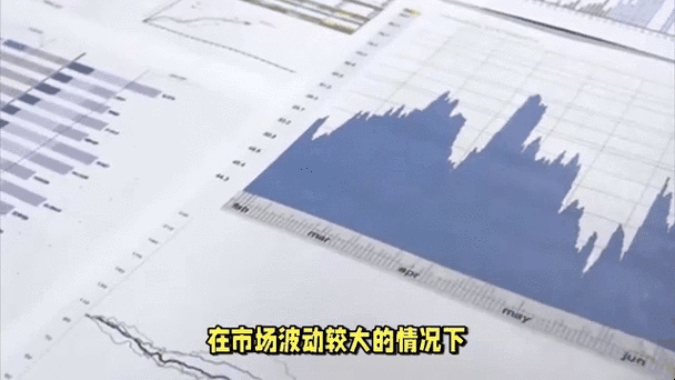 关键词排名优化策略，提升收录、相关性及权重，动态调整排名波动分析数据。插图