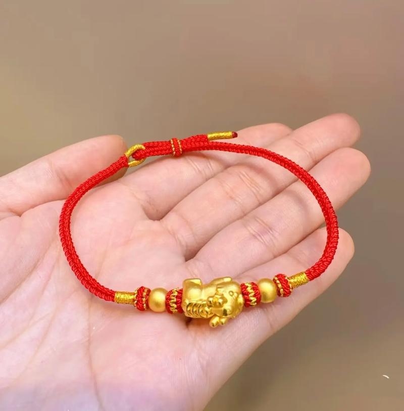 本命年饰品推荐，貔貅、红绳手链插图