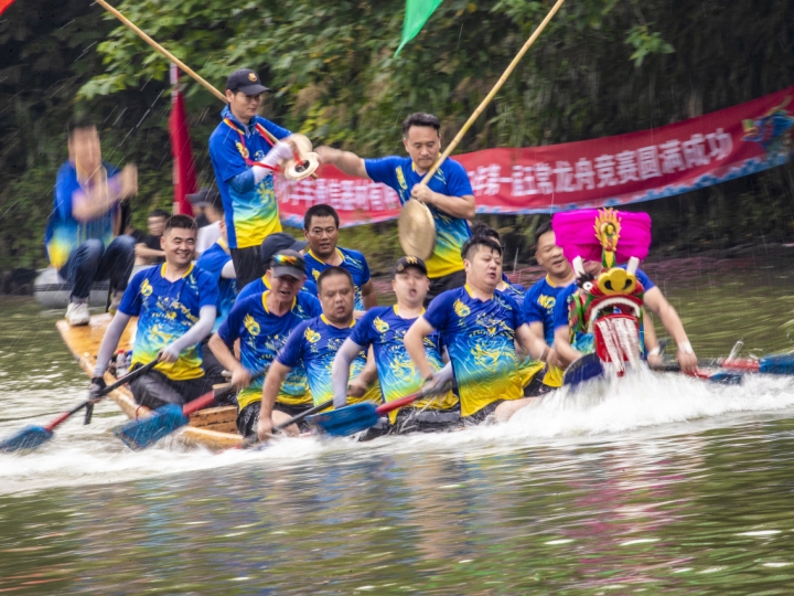 百舸竞渡,龙影争流。插图 百舸竞渡,龙影争流。插图