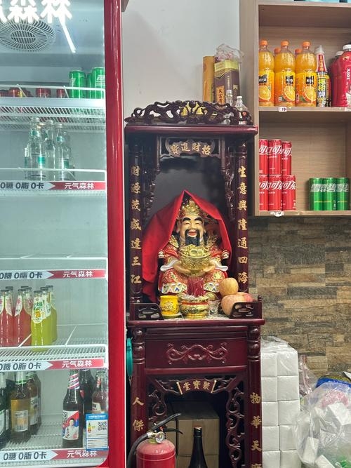 财神爷最忌讳看到餐厅厨房、不洁之人或物及厕所等，摆放需谨慎。插图