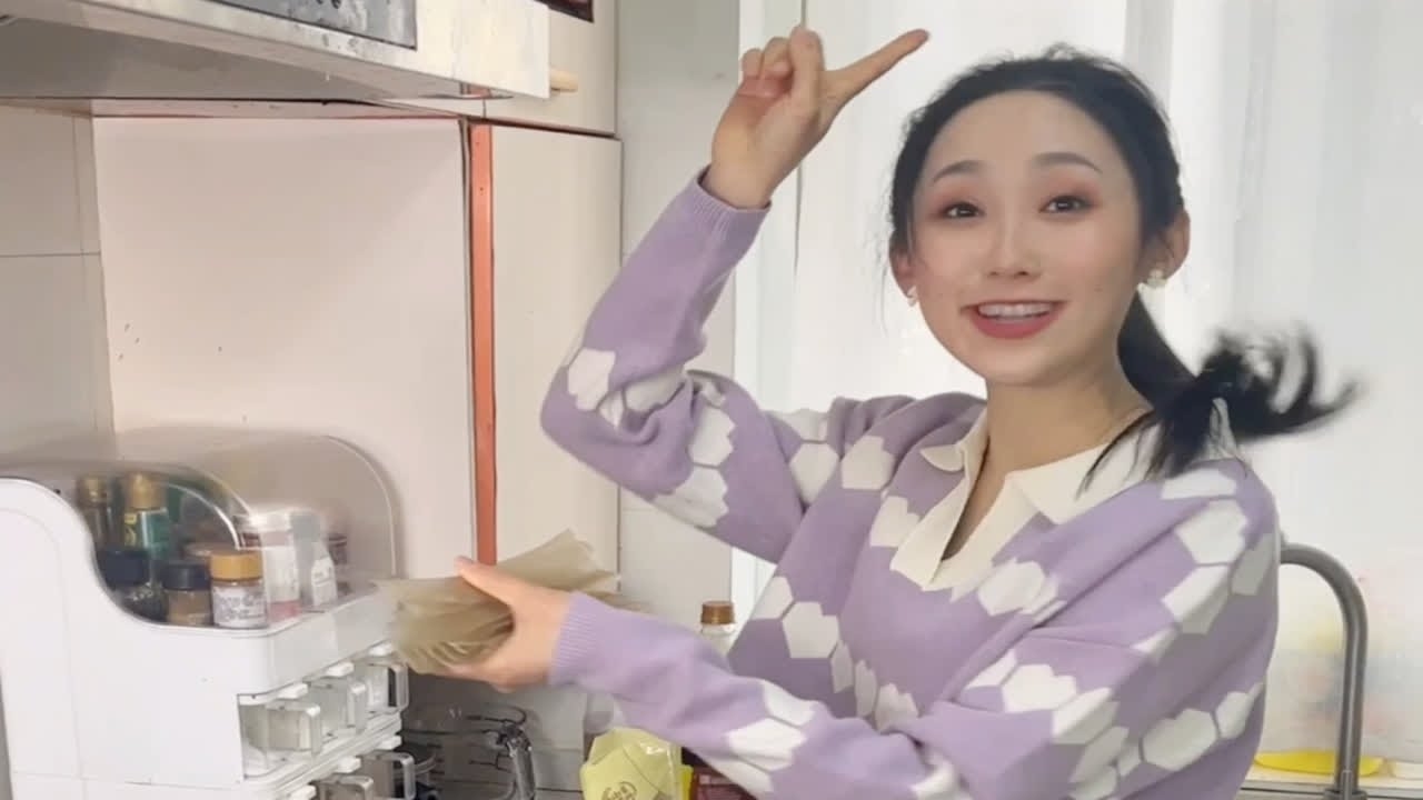 二月二龙抬头，吃食龙头美食，饺子、馄饨与春饼等象征财源滚滚的吉祥食物插图