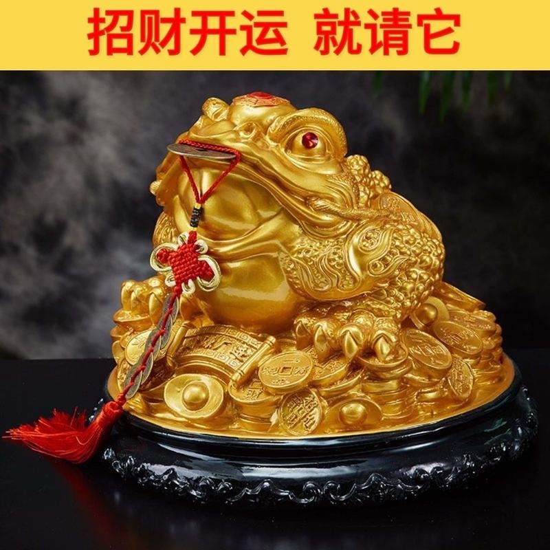 风水礼品概览，金蟾、仙人掌等寓意吉祥，送时需谨慎，本文主要介绍了常见的风水礼品及其象征意义。这些礼物如金蟾蜍、仙人掌和八卦镜等都被认为具有招财辟邪的作用。但送礼时也需注意某些礼物的禁忌，比如鞋子和雨伞不宜乱送人。此外，还涉及了一些关于风铃的风水作用及挂法注意事项等内容。文章旨在让读者了解这些常见风水礼品的同时，也提醒大家在赠送时要考虑其含义和影响。插图