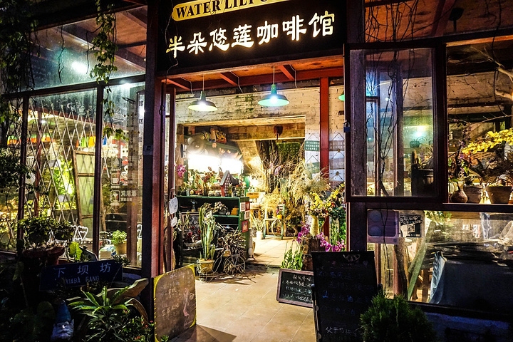 高级感咖啡厅名字推荐,悠乐咖啡苑,优雅浪漫的氛围。,嘉兰百合咖语屋,情侣或朋友聚会的好去处。,海客瑞斯咖啡馆,海洋的宽广与自由感,适合探索者。插图 高级感咖啡厅名字推荐,悠乐咖啡苑,优雅浪漫的氛围。,嘉兰百合咖语屋,情侣或朋友聚会的好去处。,海客瑞斯咖啡馆,海洋的宽广与自由感,适合探索者。插图