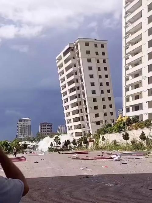 高楼倒塌预兆插图