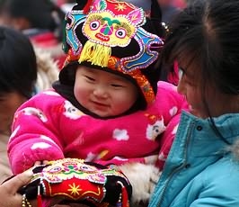 将军军营帐篷里的虎头帽，传承文化与象征权力力量插图