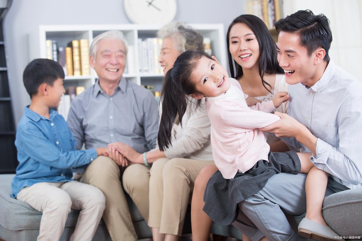 家庭温馨群、幸福一家人、欢乐家族插图