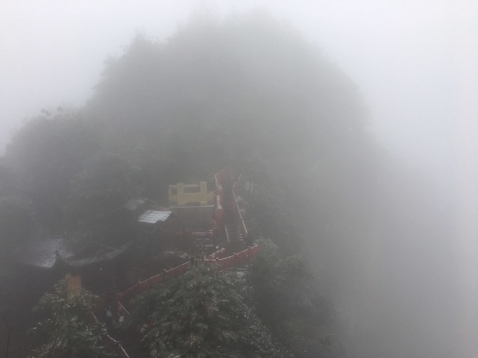 流光溢彩网名，墨香诗韵、青石古道，简洁文艺风格网名推荐，烟雨过客、文心依旧插图