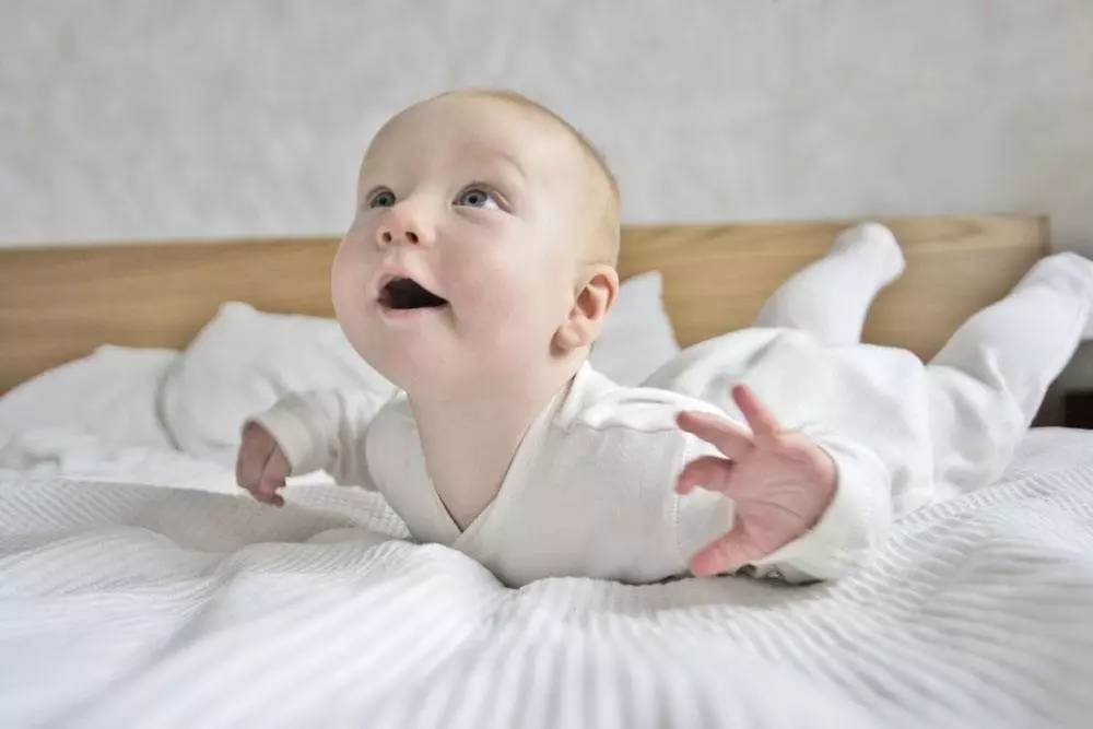 梦见老婆生孩子的吉凶寓意与解析,预示幸福降临,象征家庭生活新发展和人生新阶段。插图 梦见老婆生孩子的吉凶寓意与解析,预示幸福降临,象征家庭生活新发展和人生新阶段。插图