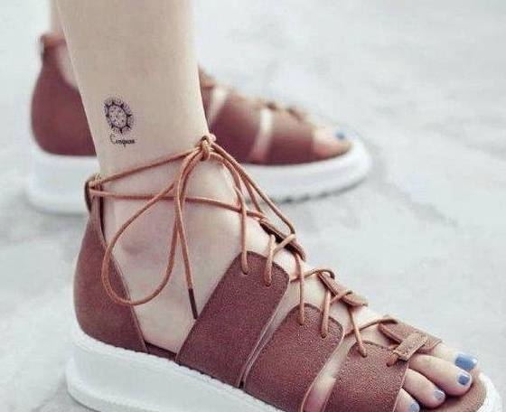 梦见买鞋的象征意义,不同情境下,梦境购买鞋子预示不同的含义,结交新朋友、事业好转等。具体解释需根据梦者的实际情况分析。插图 梦见买鞋的象征意义,不同情境下,梦境购买鞋子预示不同的含义,结交新朋友、事业好转等。具体解释需根据梦者的实际情况分析。插图