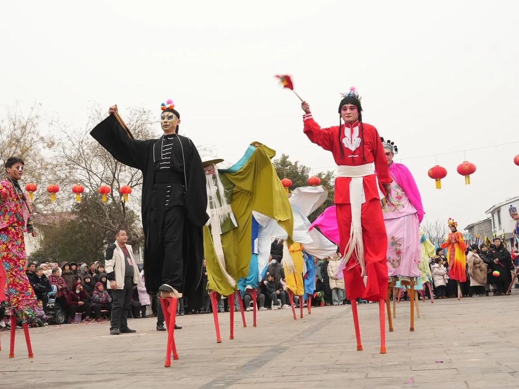 梦见踩高跷，命运危险或生活动荡插图