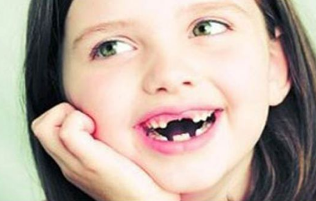 梦见牙齿掉光插图