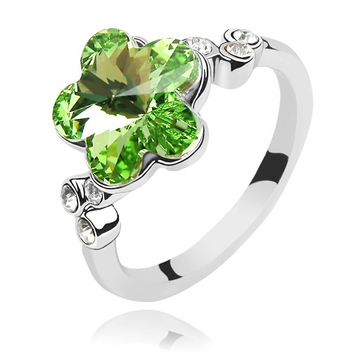 女友生日礼物推荐,四叶草戒指与鲜花插图 女友生日礼物推荐,四叶草戒指与鲜花插图