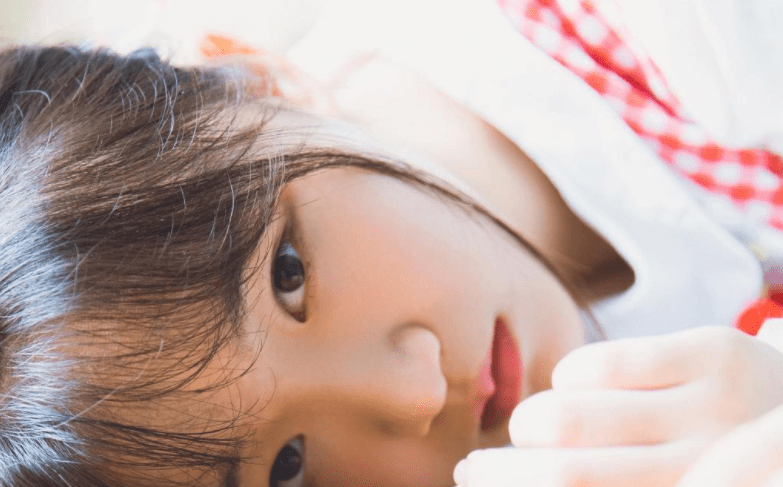 情深似海，最符合的生肖是兔。插图