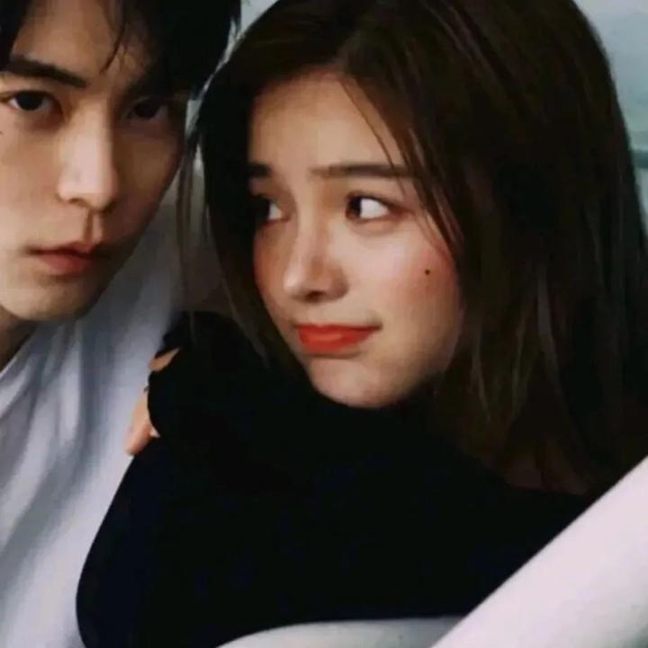 情侣CP昵称推荐，诗意浪漫与深情相伴，这些名字如星辰&大海、晓风&残月等，富含诗意和文化内涵。还有共你白发以期百年等高甜情侣网名供您选择。插图