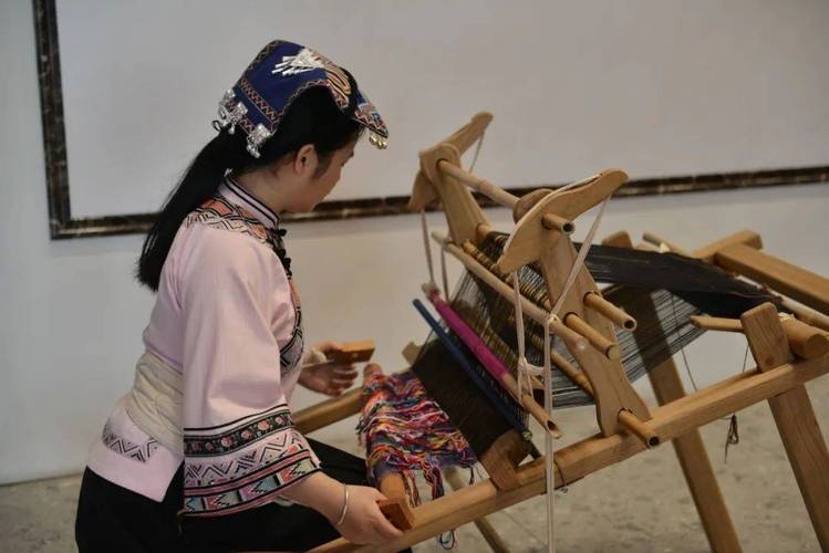 土家族织锦技艺，土家语中的神秘技艺插图