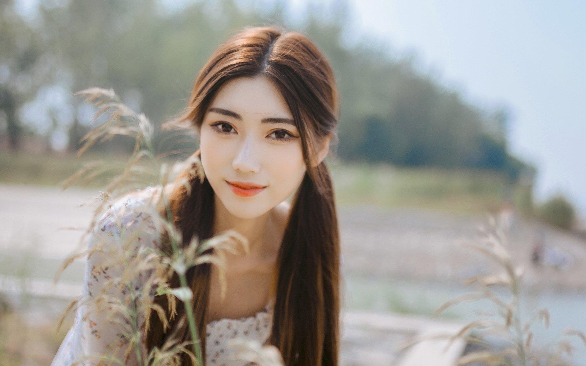 天蝎座女性特点解析，独立、洞察力强，爱情中深情且多变建议，揭秘天蝎女独特魅力与性格特点插图