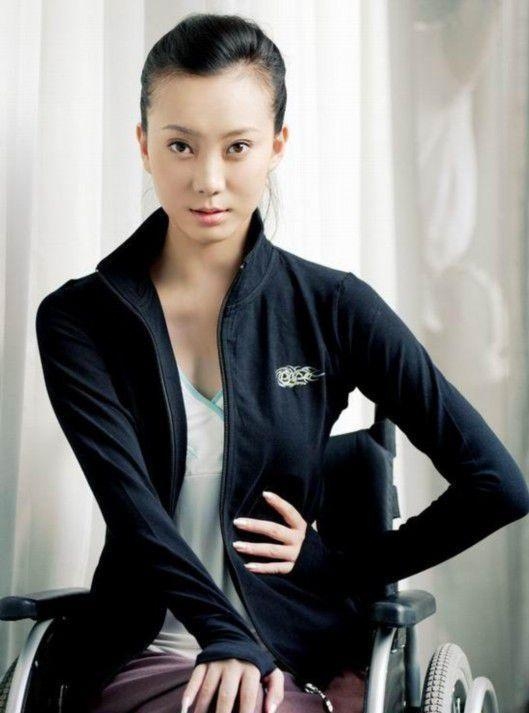 土系男孩名字建议，刘岩、刘博、刘泽、刘轩，女孩取名不带仙的名字寓意美好且简单，如引申为正直、善良之意的刘瑀等。插图