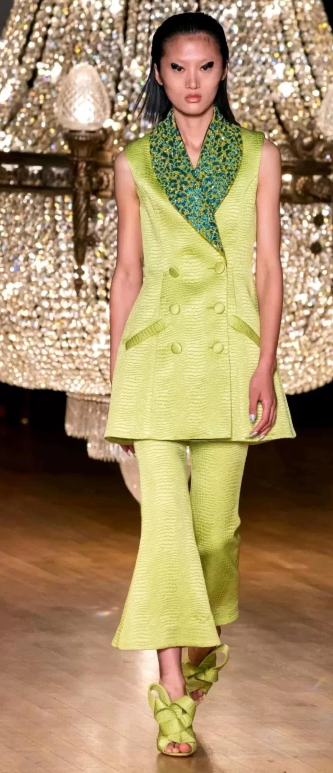 五行穿衣指南,2023年4月28日首选白色、金色,次选黄色、咖啡色插图 五行穿衣指南,2023年4月28日首选白色、金色,次选黄色、咖啡色插图