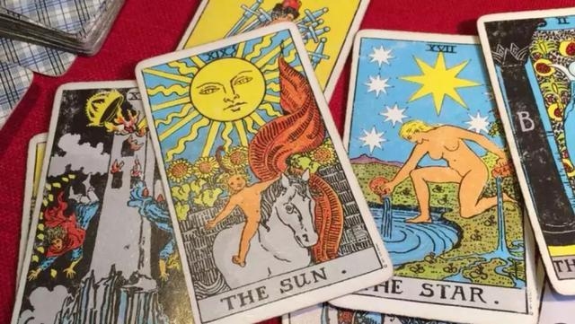 网上占卜，揭秘行业真相与如何警惕骗局，塔罗牌禁忌、微博热议星座运势解密及如何选择可靠的算命网站插图