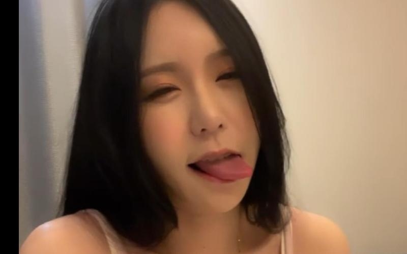 韩国女主播Eve555的直播魅力，身材出众，内容充实丰富插图