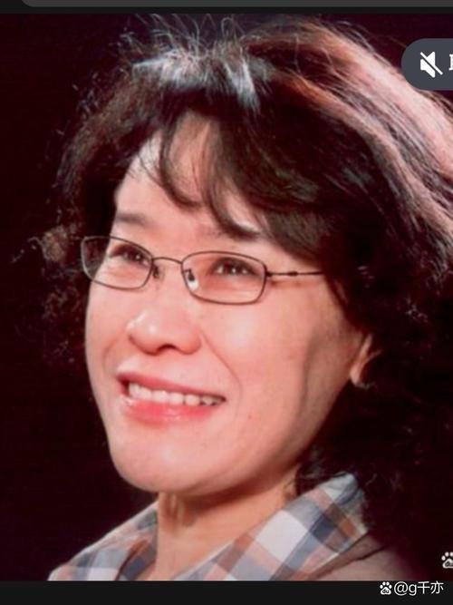 霍金与张海迪，生命的力量与挑战的传奇插图