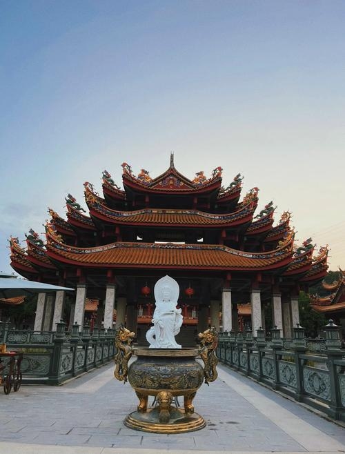 厦门仙岳山土地公庙开放时间及地址详解，建议，厦门仙岳山土地公庙每日上午8点至晚上20:30对外开放，位于湖里区仙岳路。插图