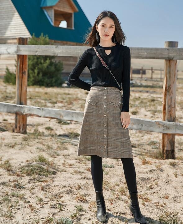 相亲打扮指南，发型整洁，穿搭得体简约，强调第一印象的重要性与展现个人特色的建议。插图