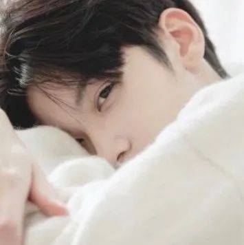 男生网名大全男（三个字），网名，不羁风，寓意，如风一样不羁，桀骜不驯，爱自由，落拓。适合男生使用。，或者选择陌若安，寓意就算形同陌路也依然安然过自己的生活，波澜不惊。 亦可根据个人喜好进行挑选。，仅供参考，具体信息请在权威平台查询确认。插图