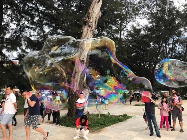 泡泡网名的梦幻之旅，寓意唯美、梦幻的氛围插图