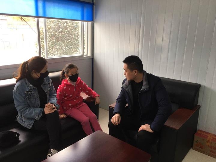 温馨幸福家族群插图