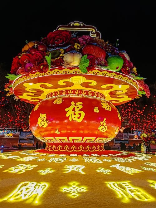 2017年元宵节，灯火璀璨，传统与现代共融的佳节插图