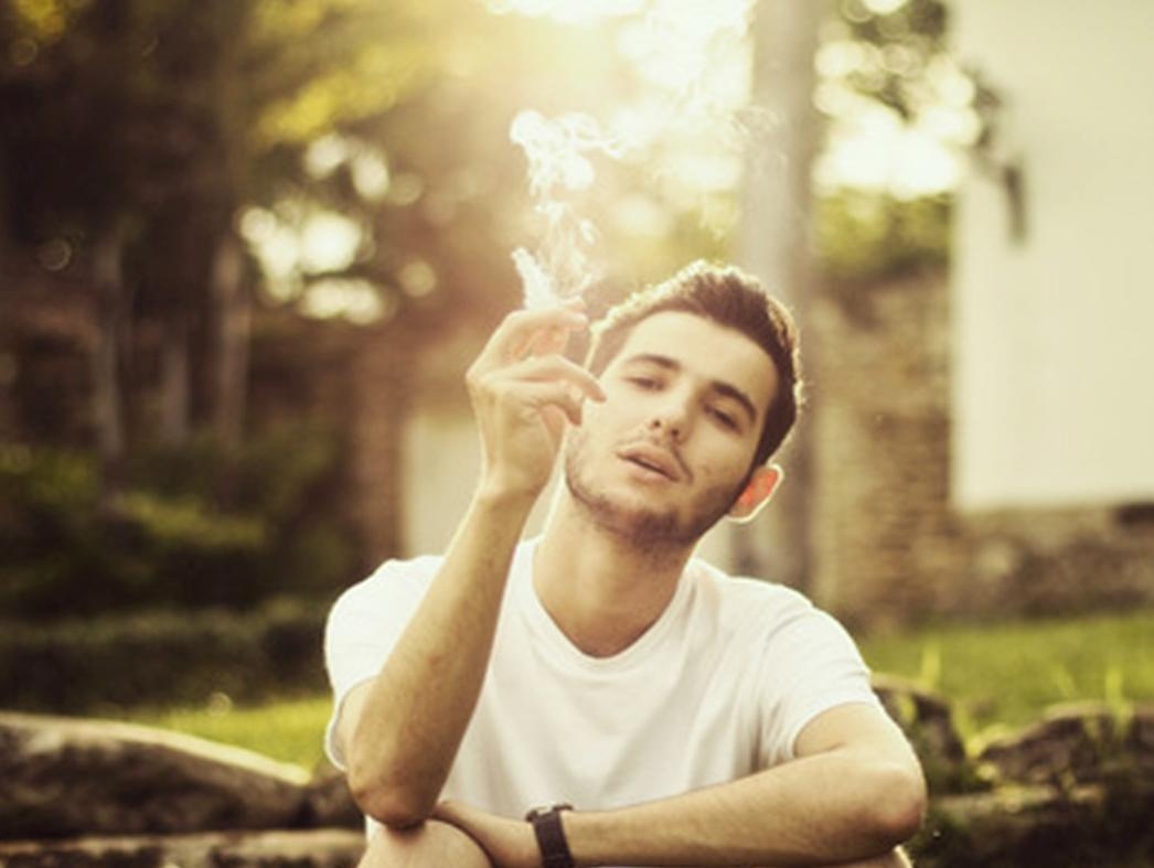 男孩英语名字精选，好听、简洁又大气，如Dennis寓意酒神追求自由等特色。更多英文名推荐及解析插图