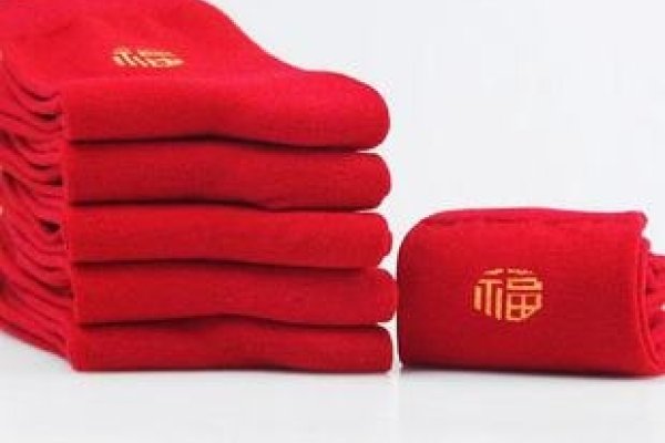 本命年穿红袜子的讲究-红迪亚