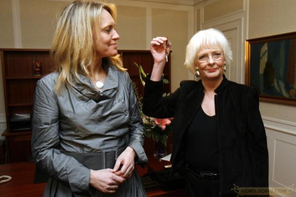 冰岛总理简介-红迪亚