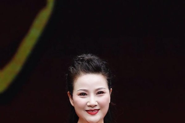 陈飞艺术家及作品介绍，越剧表演艺术、书法作品备受瞩目，更有国际拍卖师身份揭秘-红迪亚