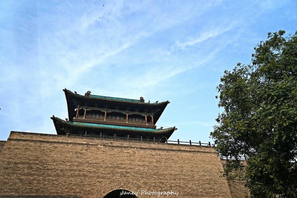 城头土命详解，财运旺盛，性格踏实，命运平稳，对于城头土命的人来说，天生财运旺盛。他们因得到家庭的强力支持而拥有良好的财运基础，很容易在年轻时取得成就。然而，若安于现状不思进取，富贵无法长久保持。属兔的城头土命人，家境殷实且生活富足。关于其性格特点、事业发展和婚姻状况等方面也有详细解析。综合来看，城头土命的命运特点包括稳固和保护等象征意义以及个人努力的重要性。-红迪亚