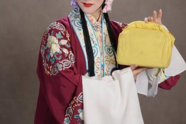 大连青年京剧演员肖迪，才华出众，传承梅派艺术风采-红迪亚