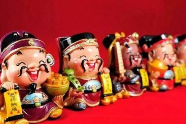 大年初四习俗，迎灶神、接五路财神与扔穷建议，大年初四传统习俗，迎神、招财、去旧迎新-红迪亚