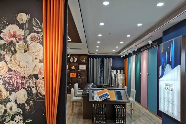 店铺名字精选，，半日闲窗帘店，昌吉源、黛梦苇红帘世家，嘉涂丽等简洁易记型窗帘店名推荐，一眼记住的卤味店名如卤香四溢等，年招财吉利店铺名及聚财店名推荐，例如云天汇等。-红迪亚