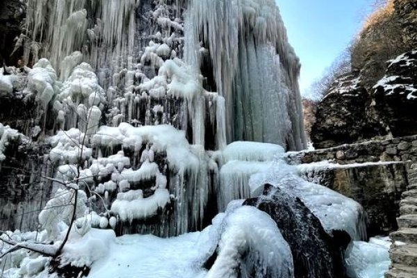 风景名胜特色景点名单1、全胜峡旅游景区，以藏四湖、十九潭等闻名，谷内流水潺潺。，唐县旅游景点排名前十包括秀水峪、唐尧文化园、西大洋水库、青虚山以及古镇核心区域。，南台寺是一座著名佛教寺庙，依山而建环境清幽。，衡阳周边的旅游景点有南岳衡山、石鼓山公园、植物园和印山等风景区。-红迪亚