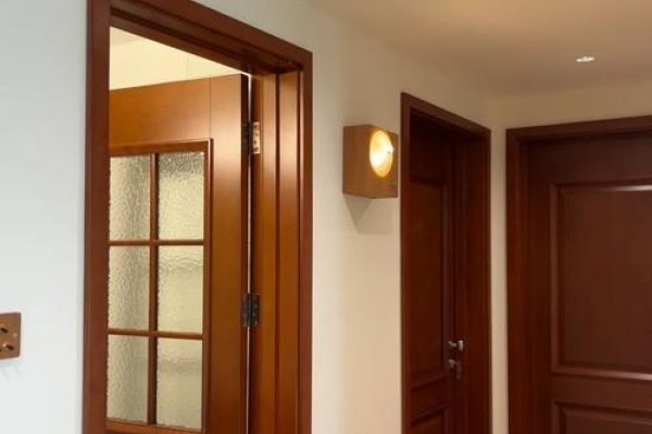 房门颜色与家居风水-红迪亚