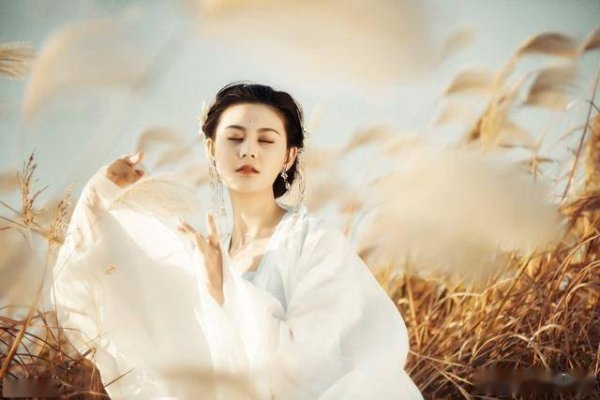 复姓名字精选,慕容碧影、欧阳傲芙等古风韵味名,建议,好听罕见的复姓名字大全-红迪亚