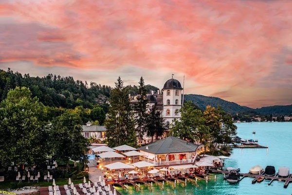 古风网名推荐，四个字的古风网名，半盏流年、往复春秋、千囚迷森。，网络信息知识大总结，- 焉岛、南鸢离梦等带有四字押韵且唯美古风的网名，适合女生或具有文艺气质的人群使用。，如淡若清栀烟雨过客，这些名字既有古典美感又带清新气息，给人以宁静和优雅的感觉。，对于男性用户来说，鹤性为梅雪终h，墨染琴心，静水深流，空山鸟语等都符合高雅大气的要求。-红迪亚