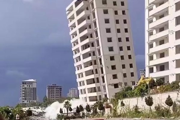 高楼倒塌预兆-红迪亚