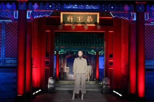 黄大仙庙抽签，传统与现代的结合。-红迪亚