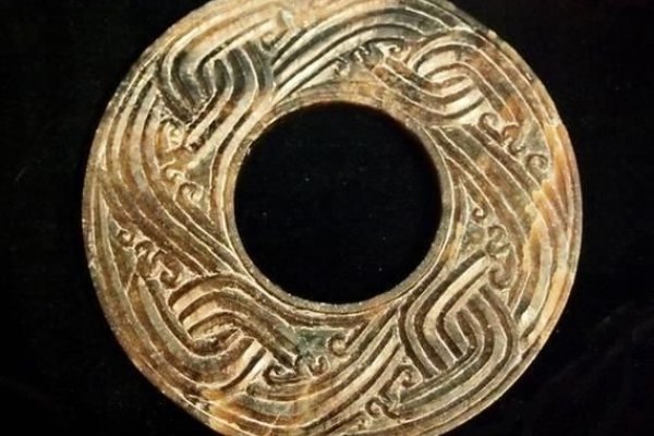 和氏璧名字由来，战国楚卞和所献美玉命名。-红迪亚