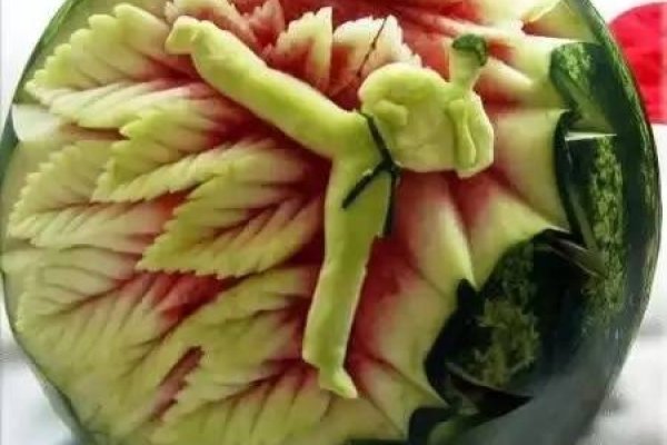 河南大爷用西瓜雕出十二生肖-红迪亚