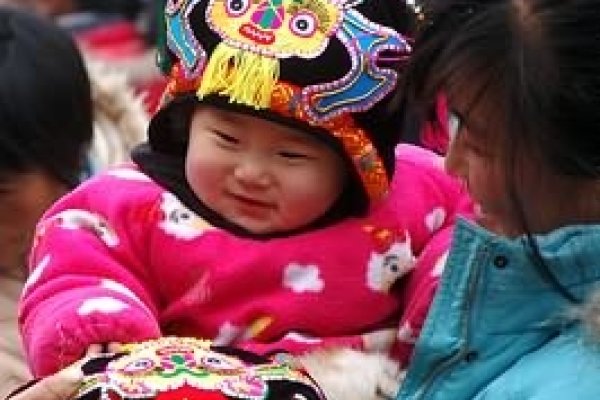 将军军营帐篷里的虎头帽，传承文化与象征权力力量-红迪亚