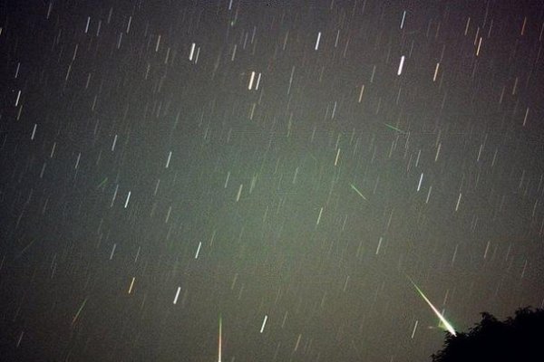 金牛座南流星雨的美丽与寓意，爱情征兆和万圣节烟火-红迪亚