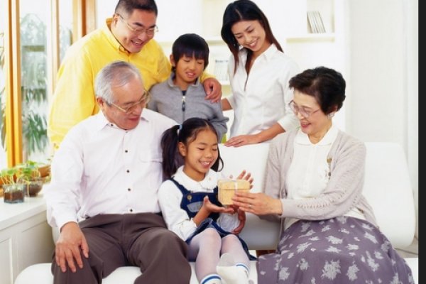 家庭群聊温馨港湾，幸福一家人共聚一堂-红迪亚